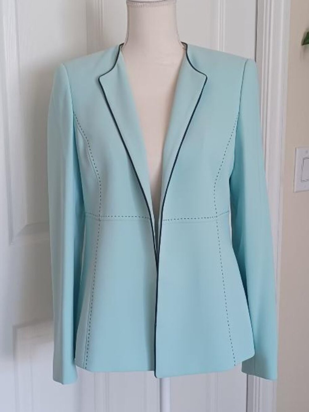 LIKE NEW! Beautiful Kasper Mint Green Blazer Size 4